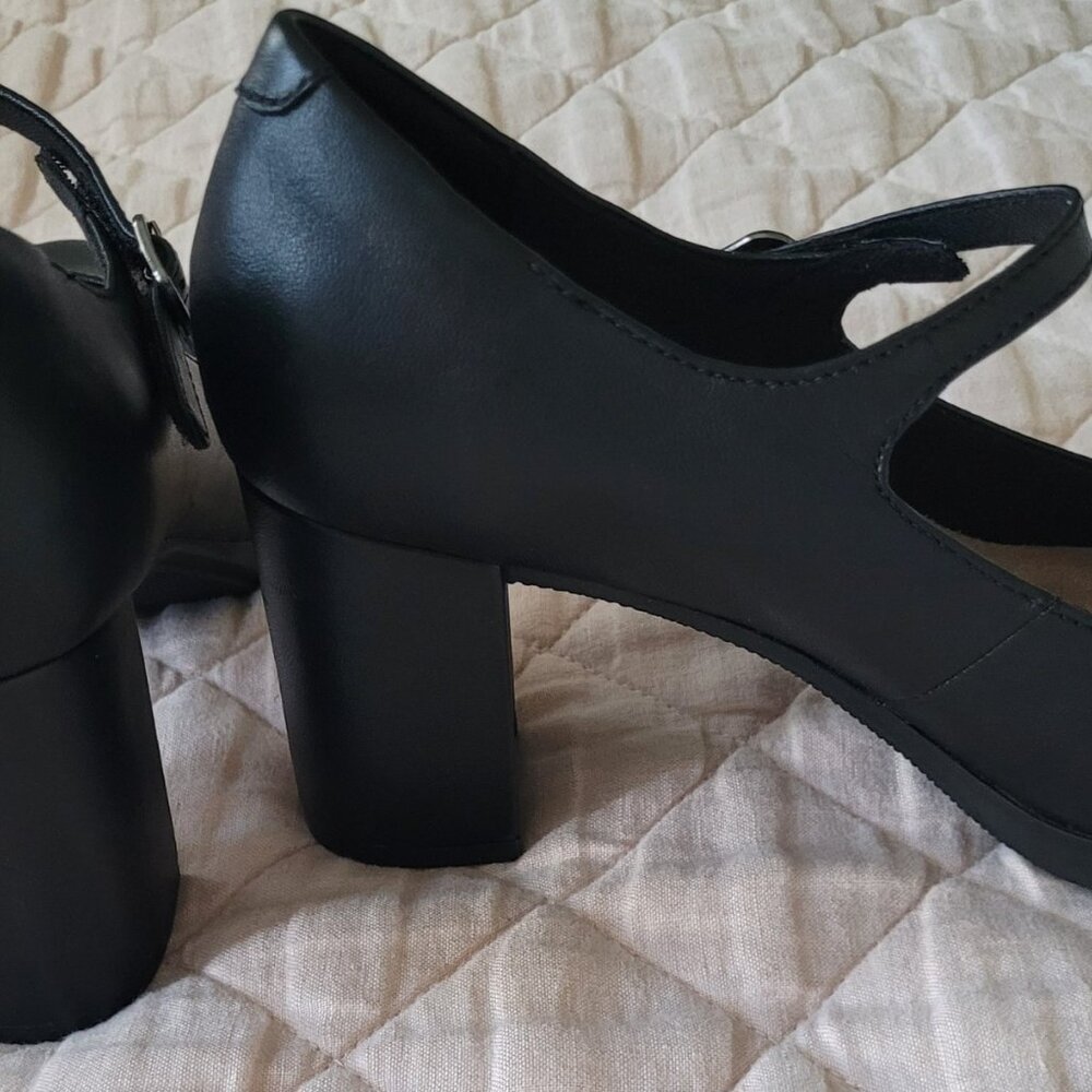 Clarks black leather maryjane shoes size 7.5. - Picture 3 of 8